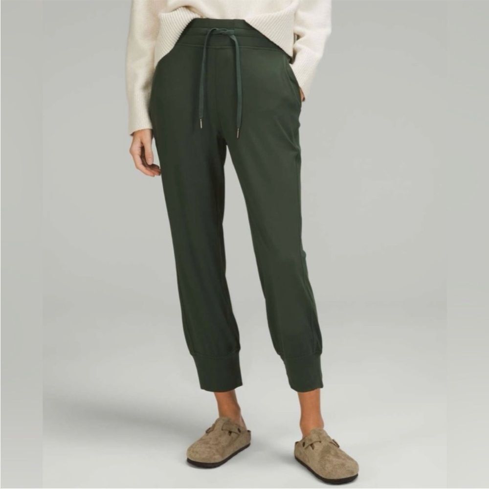Lululemon Green Ready to Rulu High -Rise Cropped Joggers Women’s Size 2